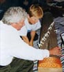 Nille studerar det japanska instrumentet, Koyote